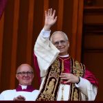 Vatican City, Italy. 08th May, 2025. The new elected Pope Robert Francis Prevost Leo XIV greets the faithfuls from the balcony of the St. Peter's Basilica in Vatican city on May 8, 2025. Credit: Insidefoto/Alamy Live News